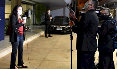 Uso de máscara transparente pode se tornar obrigatório para repórteres de TV