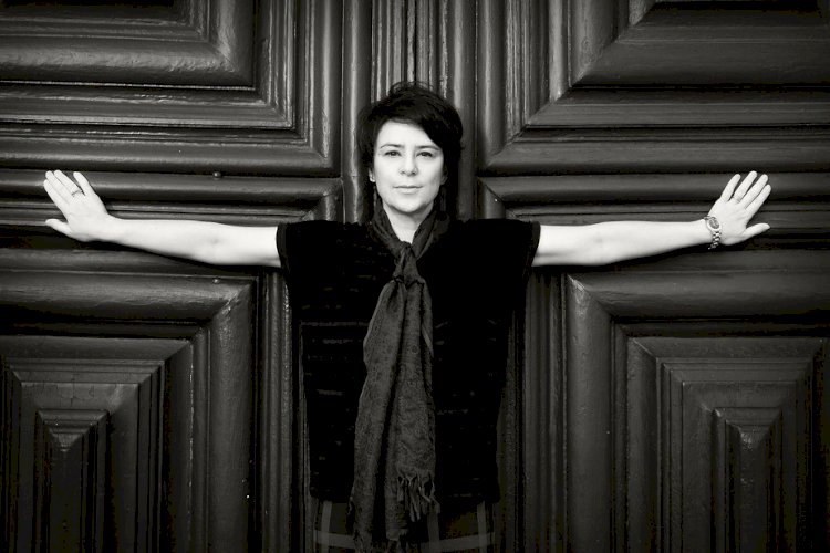 Fernanda Takai recorda o recado terno de Nico Nicolaiewsky em álbum solo